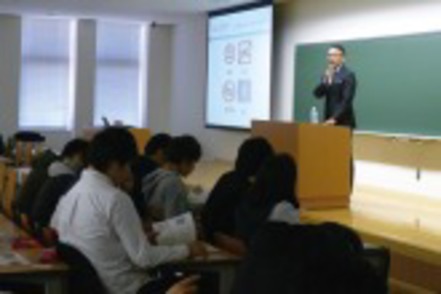 神戸学院大学 地元企業のトップなど第一線の人だけが知るリアルな経営学が学べる