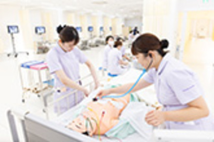 武蔵野大学 新校舎には医療現場と同様の最新機器が充実しており、現場をイメージしながら実践力を磨きます。