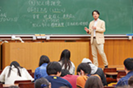 駿河台大学 日本でも数少ない犯罪心理学のコースを設置。多方面からアプローチできるようカリキュラムも充実