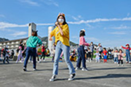 園田学園女子大学 スクールサポーターやボランティア、地域の子どもイベントなどの取り組みで実践力を磨きます。