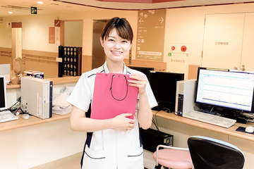 看護師として働く山本　花栄さん