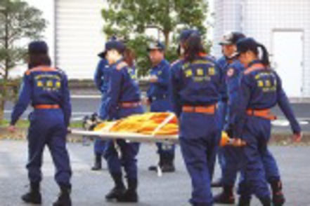 東京医療保健大学 学生たちは、立川市消防団の一員として地域活動にも貢献しています