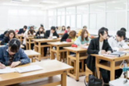 宮崎国際大学 1年次から始まる対策講座など、万全の教員採用試験対策で養成から採用までの一貫教育を行います