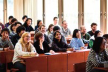 桃山学院大学 欧米やアジア、オセアニアなど、さまざまな文化圏から毎年約250名の留学生を受け入れています