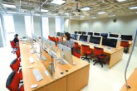 東京工芸大学 芸術学部生は学内施設および個人PCで自由にアドビアプリケーションを使えます。