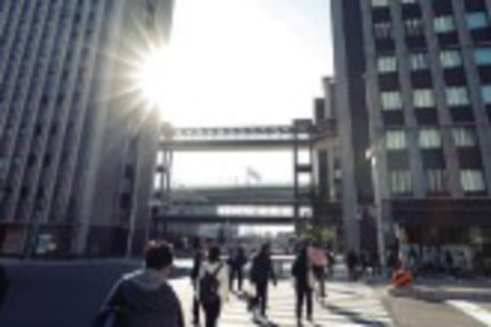 愛知大学 大学は名古屋駅地区ささしまライブに立地。都会の賑わいの中でビジネスセンスが磨かれます