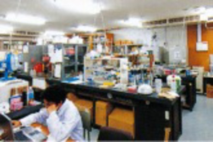 名城大学 応用生物化学科の研究室。バクテリアの有効活用を研究しています