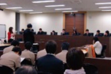 名城大学 裁判員制度に対応した本格的な模擬法廷では、学生による模擬裁判が体験できます