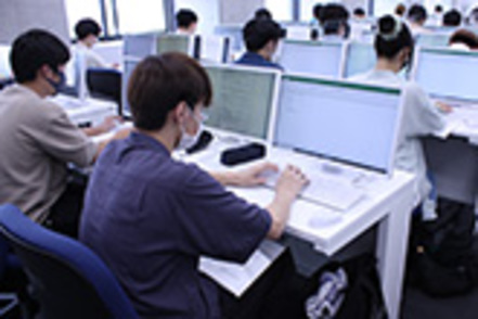 名城大学 1・2年次に履修するコンピュータ演習科目を受講する「コンピュータ教室」