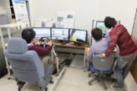 名城大学 情報・通信・制御技術を活用し自動で走る車をつくる研究もしています