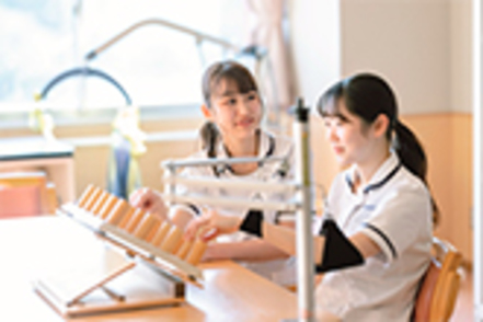 広島国際大学 身近な作業を通じ、患者さんの心身の回復に寄り添う作業療法士の学びにやりがいを感じています