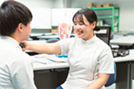 広島国際大学 患者さんとのコミュニケーションを大切にする言語聴覚療法士。病院実習ではリアルな体験で、職業理解が深まります