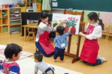 京都光華女子大学 地域の親子が参加する「光華こどもひろば」や「光華こどもまつり」など、地域の子育て支援を通じて1年次から現場体験が豊富です