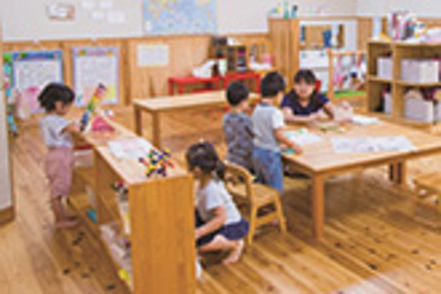 東京家政大学 キャンパス内の保育所、クリニック、放課後等デイサービスでは、日々“子どもの発達”を学ぶことができます