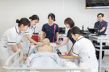 秀明大学 実践的な授業により看護の現場で必要となる最新の知識と技術を修得。