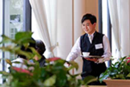 西武文理大学 1年次から一流のホテルの現場を体験できます。就業体験先：ホテルオークラ東京ベイ