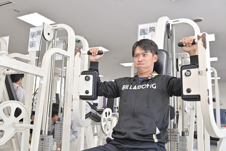 神戸医療未来大学 学内にはフィットネスセンターがあり、体を動かしながら健康スポーツについて学べます。