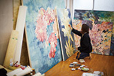 嵯峨美術大学 ▲サガビでは、専攻に応じ、学生に個別の制作スペースを提供。自分のペースで制作活動に打ちこめる。