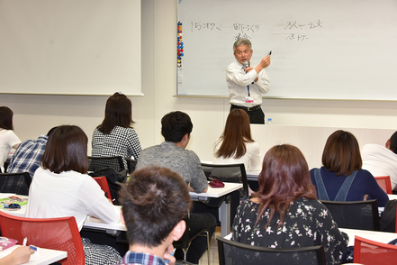 玉川大学 【ビジネス最前線を知る】現代社会の最前線で活躍する企業の経営者を招き、経歴や経験から経営に必要な知識や視点を身に付けます