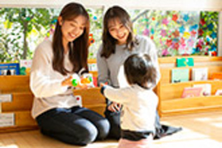 神戸親和大学 学内にある子育て支援ひろば『すくすく』。学生たちが地域の子育てとその運営に参加。