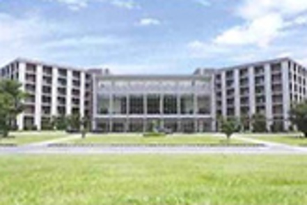 埼玉医科大学 保健医療学部に併設されている実習先の一つである「国際医療センター」。がん治療をはじめとした先端医療を地域に提供しています