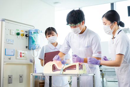 金沢医科大学 実習による学びを重視し、実習科目は1学年からスタートします
