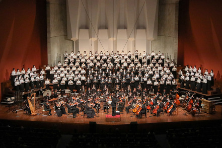 平成音楽大学 定期演奏会である「華麗なる音楽の祭典」では、学科・コースの枠を超えて演奏会を作り上げます
