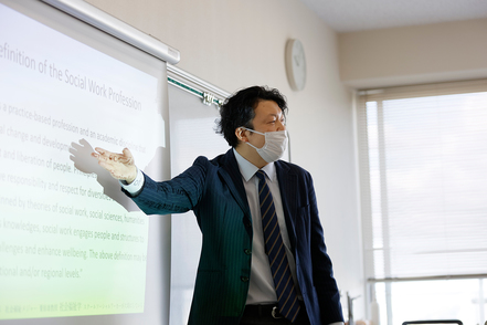 静岡英和学院大学 所属メジャーに関わらず、所定の教職課程の単位を取得すれば、教員免許（英語・国語・公民・福祉）が取得できます。
