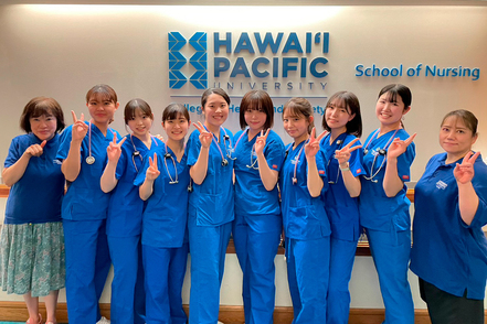 東京女子医科大学 海外研修では、現地の学生と一緒に授業を受け、病院実習にも参加します