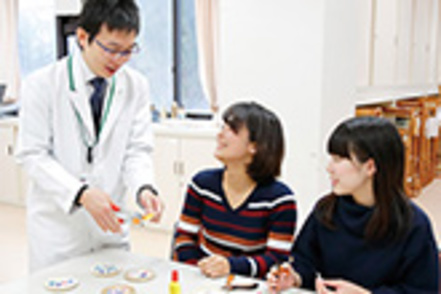 西九州大学 先生と学生の距離が近く、アットホームな環境で授業を実施しています