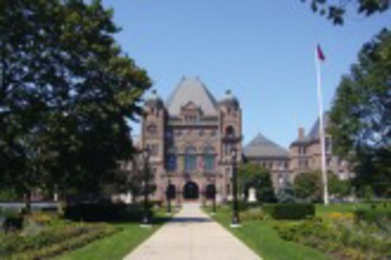 法政大学 外国語教育も重視しています。学部独自の留学(SA)プログラムを実施。留学先はアメリカ、カナダ、中国