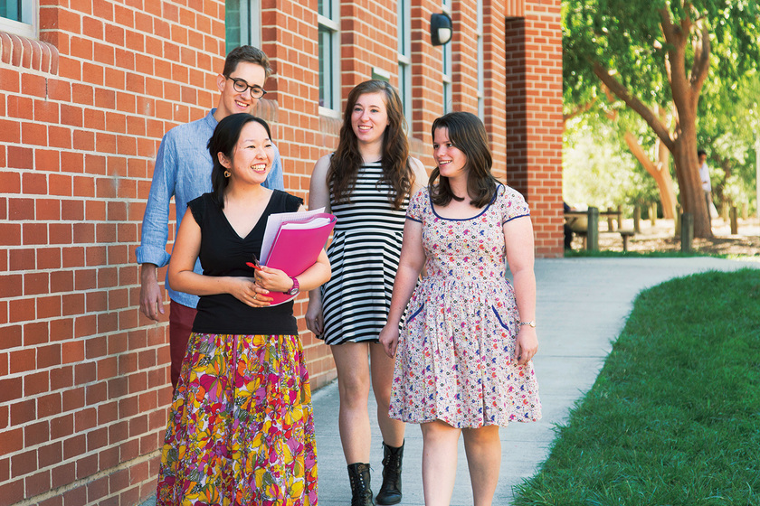 神田外語大学の卒業生