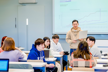 二松学舎大学 融合学部の強みを活かし、幅広い知識をベースに専門的な知識を身に付けます