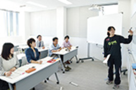 東海大学 少人数のゼミナールや卒業研究では、課題の発表を通じて問題解決能力を身に付けます。(数学科・情報数理学科)