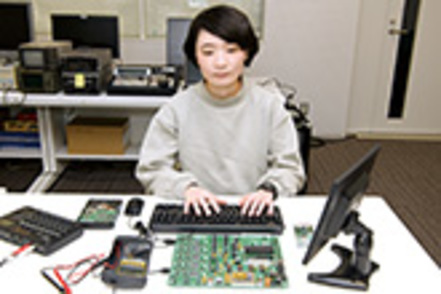 東海大学 電子機器にAIやVR技術を統合し、私たちの生活をより安心かつ便利なものに変えられる新たなデバイスの開発にチャレンジ。