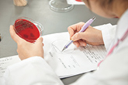 東邦大学 [感染制御学]感染症に適切に対処するため、根拠に基づいた感染制御と予防措置を徹底して学びます