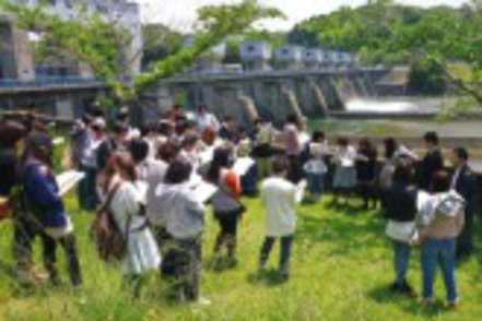 関西大学 地理学・地域環境学実習など、資料を読むだけでなく、フィールドワークの中で学びたいことを見つけられるのが魅力です