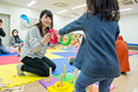 大谷大学 幼児教育コース/第1学年から保育園、幼稚園、児童福祉施設などと連携した学びを展開しています