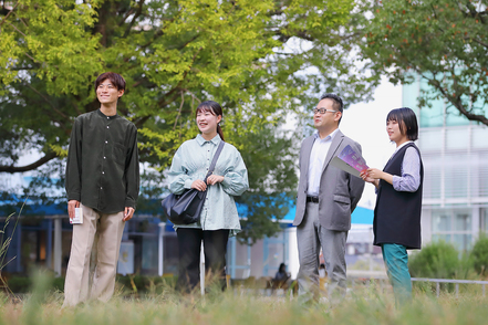 北九州市立大学 まちづくり団体や福祉施設など、地域での実習活動を通して課題発見力や企画立案力を育成します。