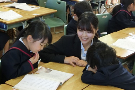 秋田大学 教育文化学部附属小学校での教育実習の様子