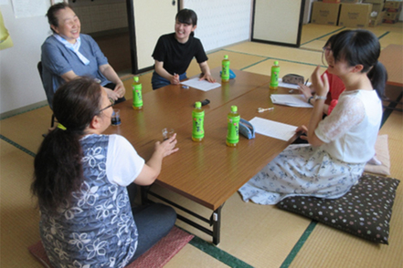 秋田大学 地域文化学科の授業での聞き取り調査の様子