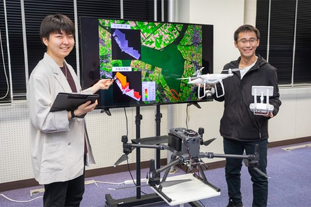 秋田大学 ドローンで空撮した八郎湖の様子と水質分布解析