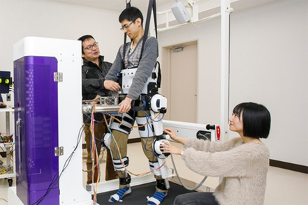 秋田大学 高齢者等の歩行能力を訓練する装置の開発