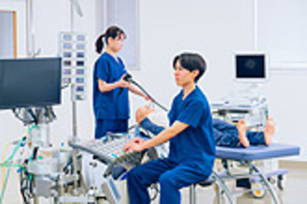 新潟医療福祉大学 【臨床技術学科】最新の実習環境で、臨床工学技士(国)と臨床検査技師(国)のWライセンス取得を目指します