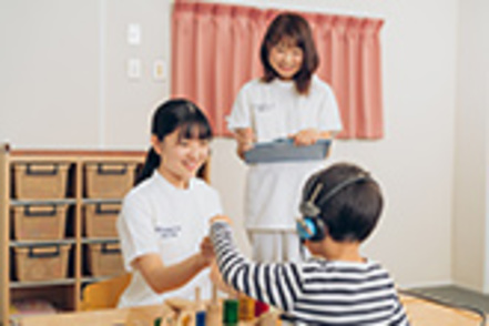 新潟医療福祉大学 【言語聴覚学科】学内に言語発達支援センターを設置し、学生も積極的に参加することで実践力を身につけます