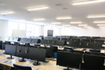 高知工科大学 先端の環境でITスキルを習得。また工学系3学群の専門基礎科目を履修可能。産業分野の知識を身につけられるのは工科大学ならでは