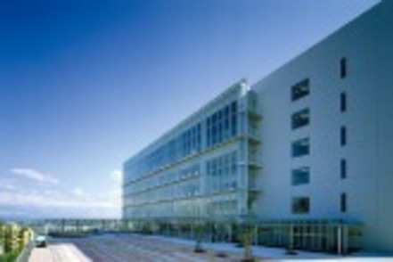 椙山女学園大学 生活科学部棟は2006年度中部建築賞を受賞した光溢れるスタイリッシュな空間。キャンパスで最も高い場所にあり、夜景も最高です!