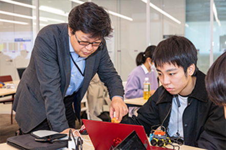 京都橘大学 ロボティクス学科:ロボットを作り・動かして・社会で活用することで、機械・ロボット産業などで活躍するスペシャリストをめざす