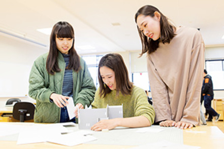 京都橘大学 建築デザイン学科:これからの社会に対応した建築や住まい方をデザインできる能力を培う