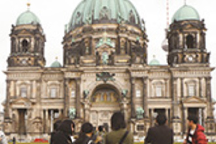 京都橘大学 学科ごとに海外研修を実施。異文化に触れ、その国の風土や文化を体験し、専門分野の深い理解につなげる